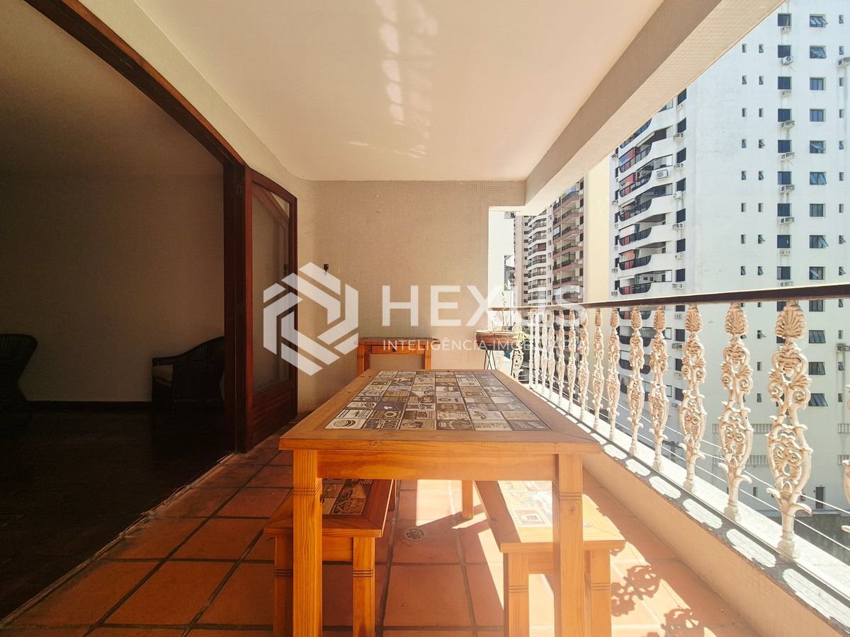Foto 3 de Apartamento com varanda e lazer nas Pitangueiras, Guarujá