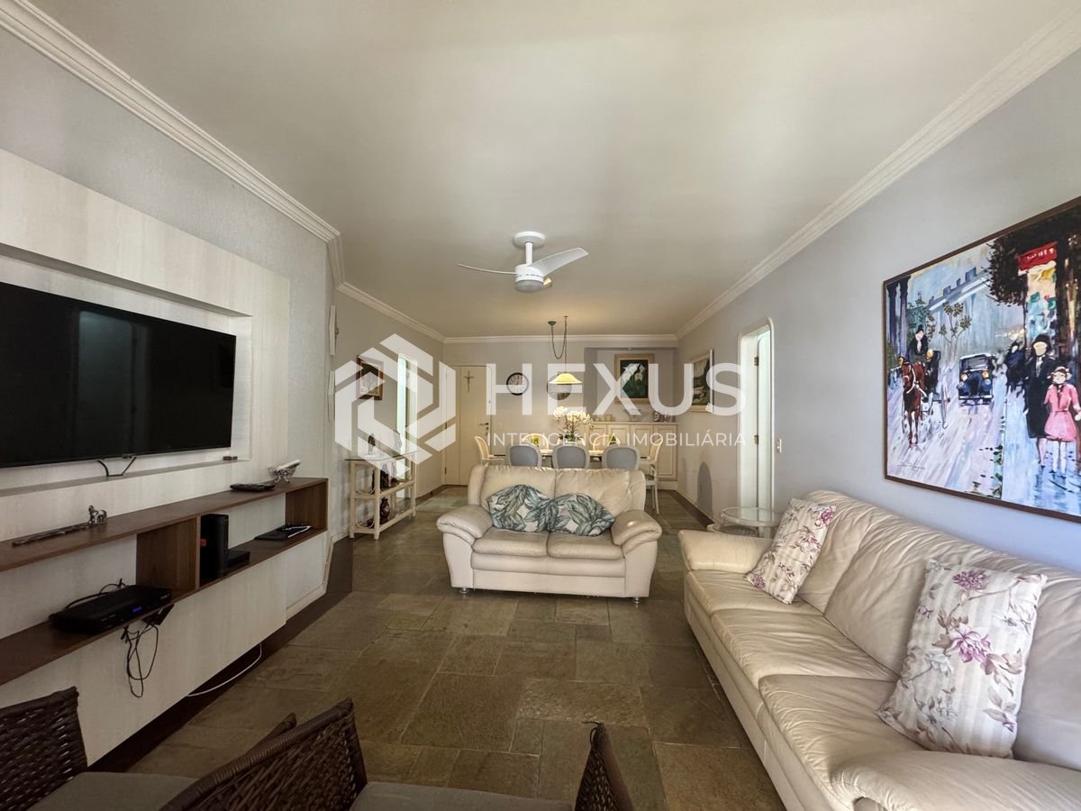 Foto 2 de Apartamento com varanda e lazer a 400m da praia na Enseada, Guarujá