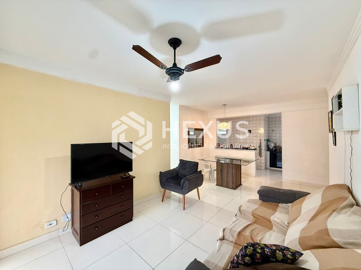 Foto 3 de Apartamento reformado com varanda a 350m da praia na região do Casa Grande Hotel na Enseada, Guarujá