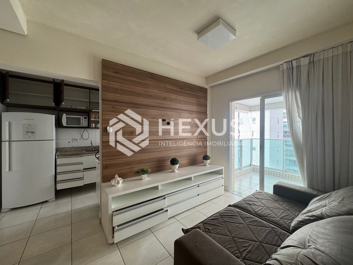 Foto 3 de Apartamento reformado com varanda e lazer a 300m da praia na região da Gonzaga na Enseada, Guarujá