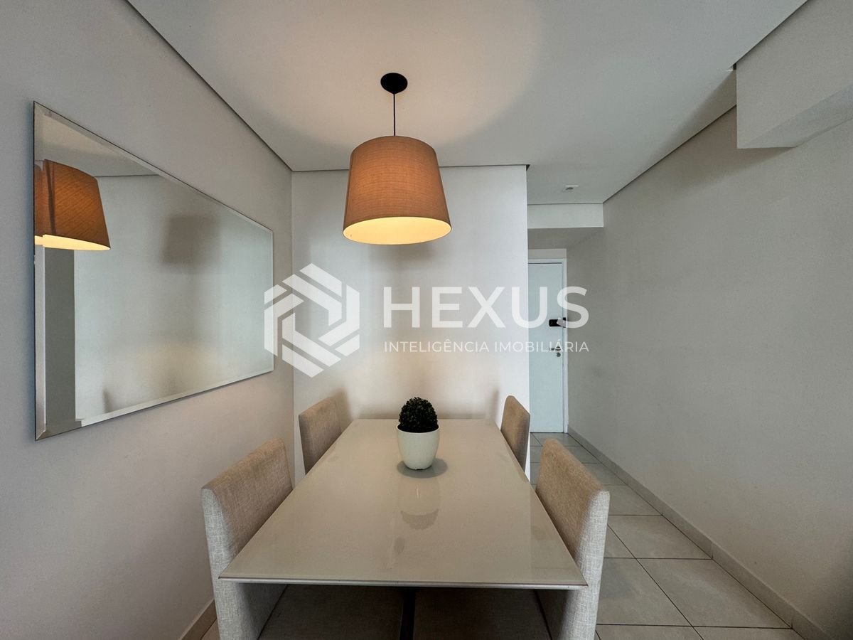 Foto 4 de Apartamento reformado com varanda e lazer a 300m da praia na região da Gonzaga na Enseada, Guarujá