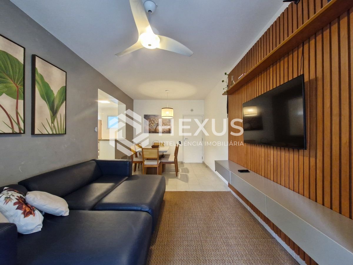 Foto 2 de Apartamento reformado com varanda a 100m da praia nas Pitangueiras, Guarujá