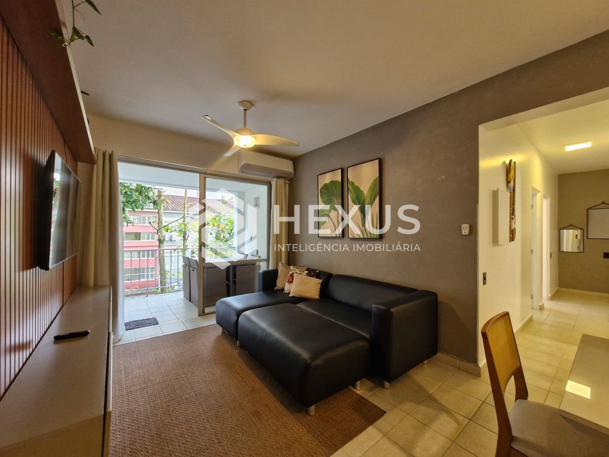 Foto 4 de Apartamento reformado com varanda a 100m da praia nas Pitangueiras, Guarujá
