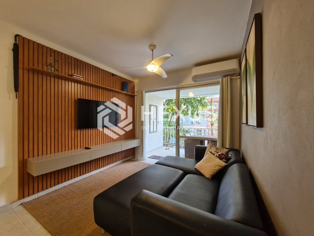 Foto 5 de Apartamento reformado com varanda a 100m da praia nas Pitangueiras, Guarujá