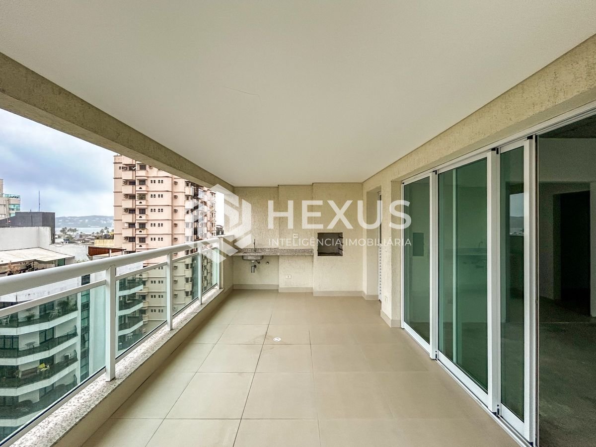 Foto 3 de Apartamento com varanda e lazer a 300m da praia na região da Brunella na Enseada, Guarujá