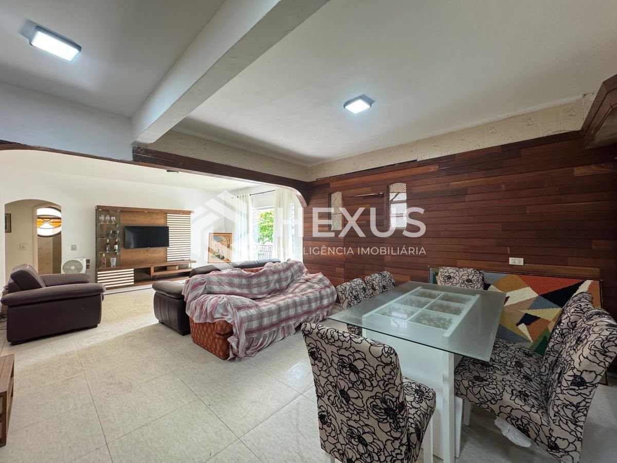 Foto 3 de Apartamento com varanda a 200m da praia na região do Aquário na Enseada, Guarujá