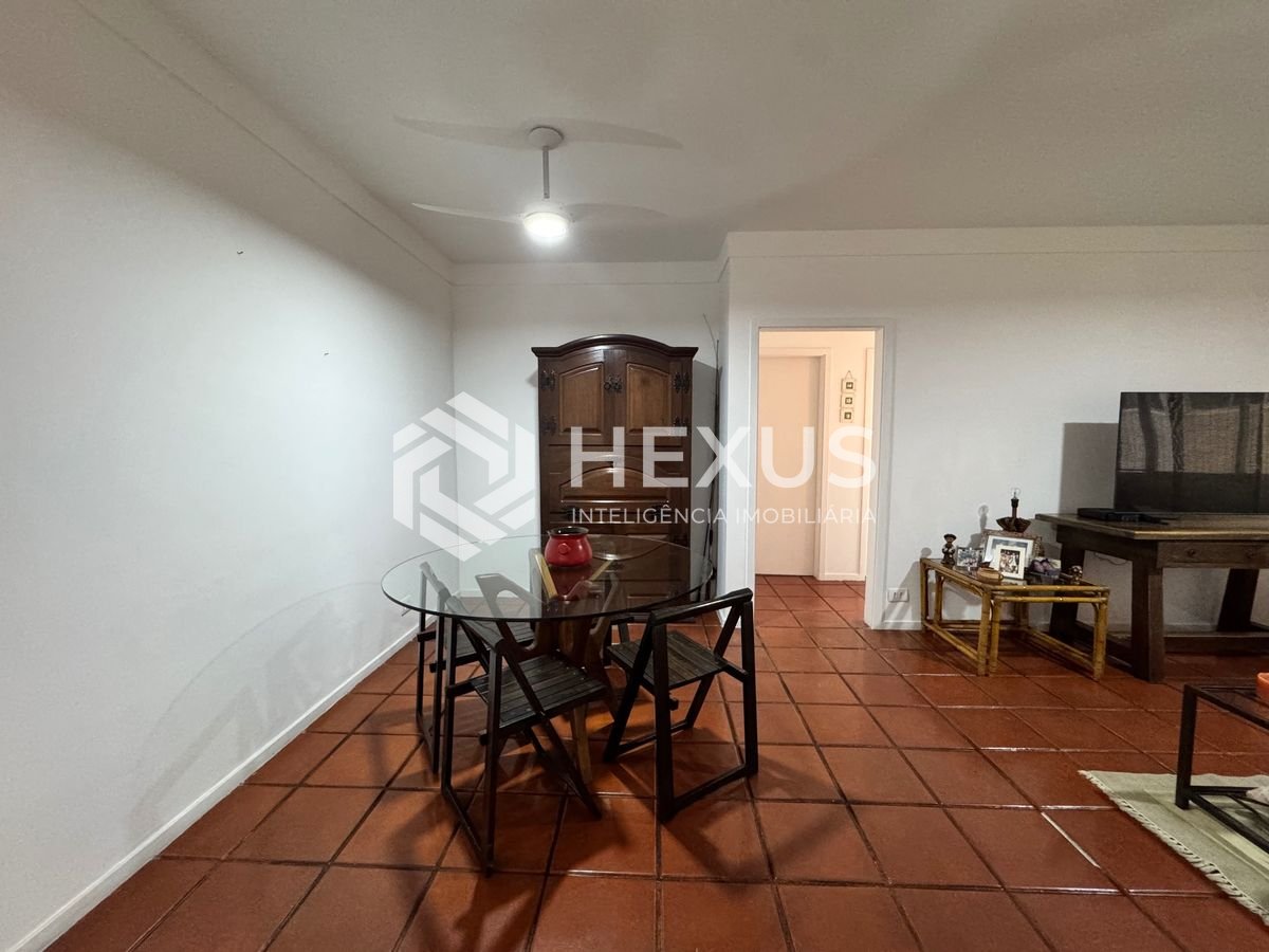 Foto 3 de Apartamento reformado a 200m da praia na região da Barra Funda  nas Pitangueiras, Guarujá
