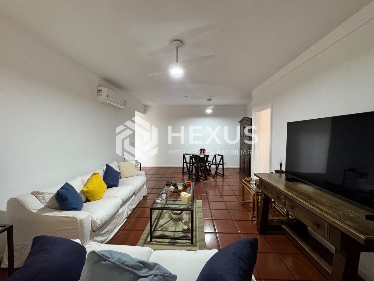 Foto 2 de Apartamento reformado a 200m da praia na região da Barra Funda  nas Pitangueiras, Guarujá