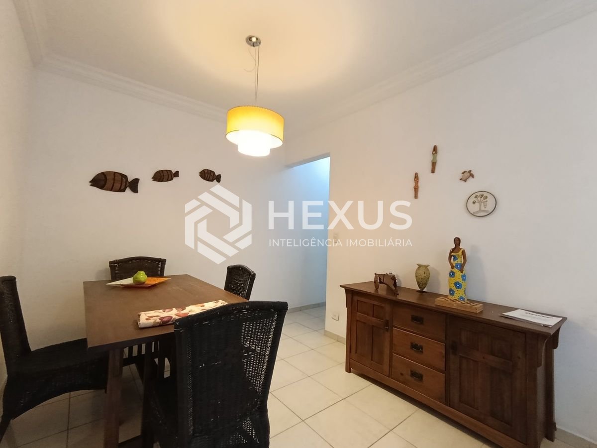 Foto 5 de Apartamento reformado com varanda e lazer a 200m da praia na Enseada, Guarujá