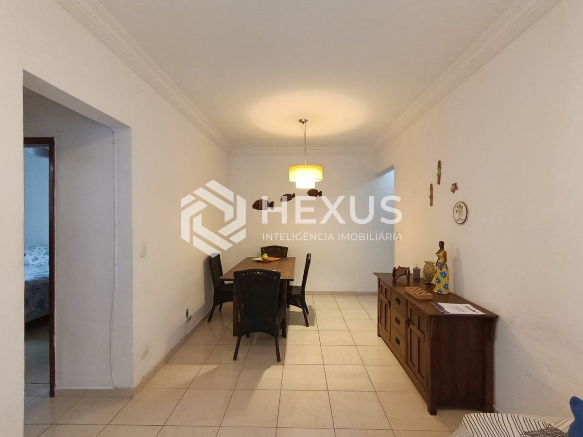 Foto 4 de Apartamento reformado com varanda e lazer a 200m da praia na Enseada, Guarujá
