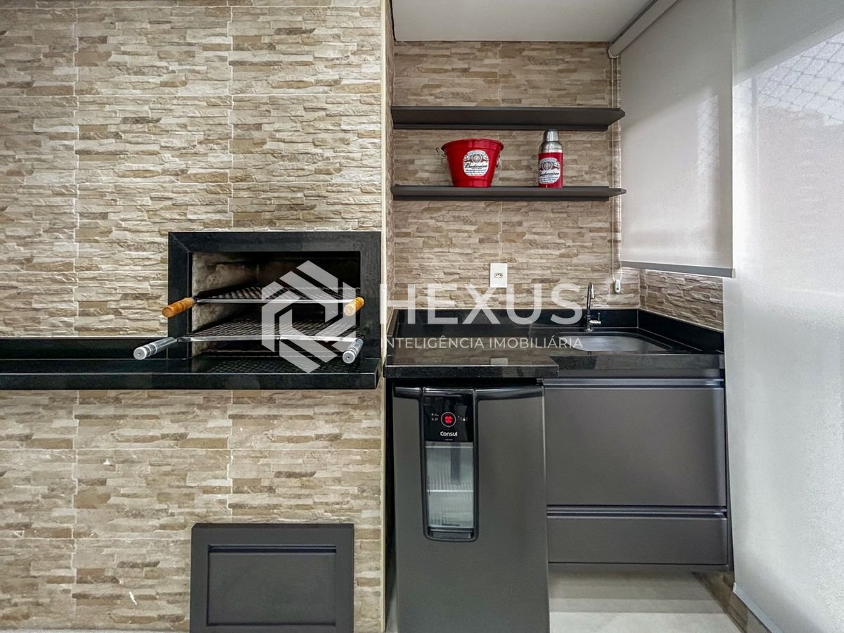 Foto 4 de Apartamento reformado com varanda gourmet a 300m da praia da Enseada nos Tortugas, Guarujá