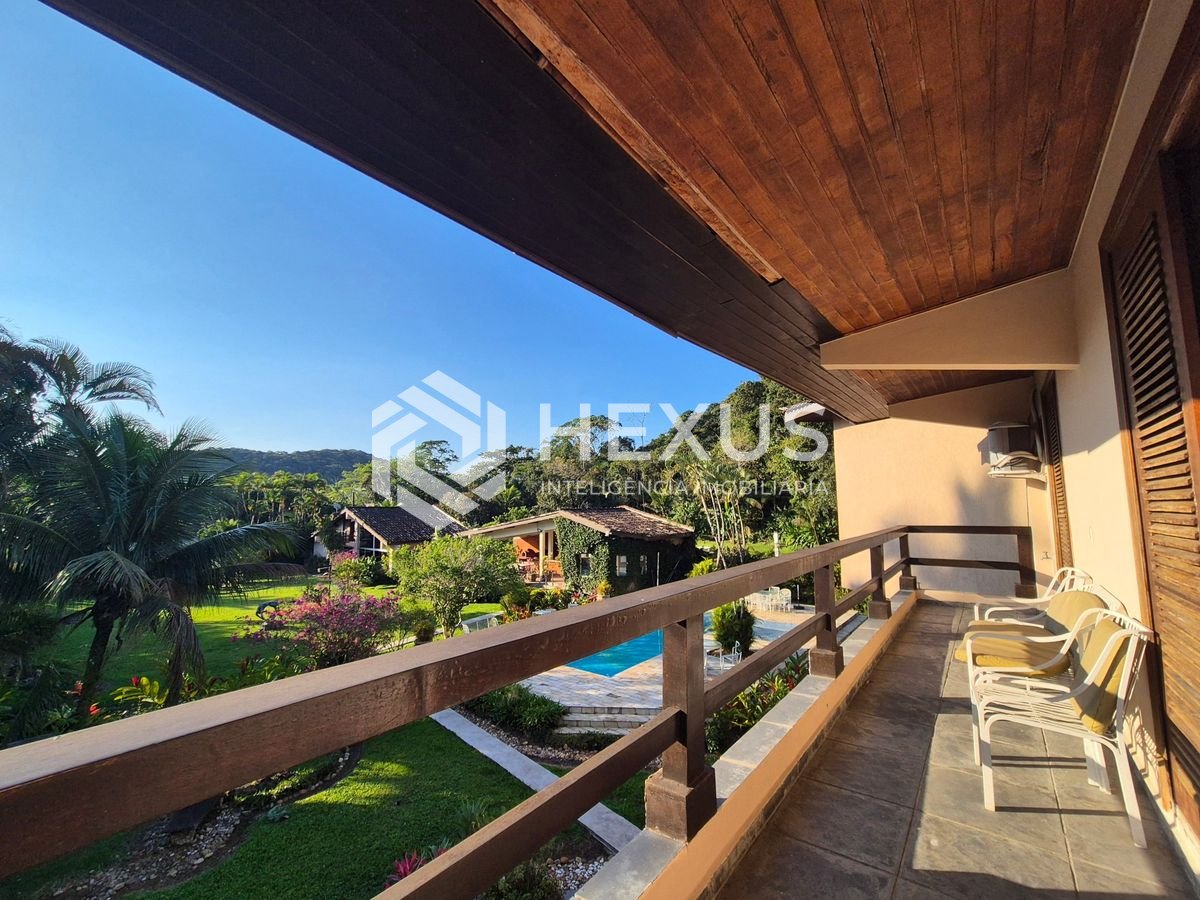 Foto 4 de Casa com varanda e piscina no Costão do Pernambuco no Pernambuco, Guarujá
