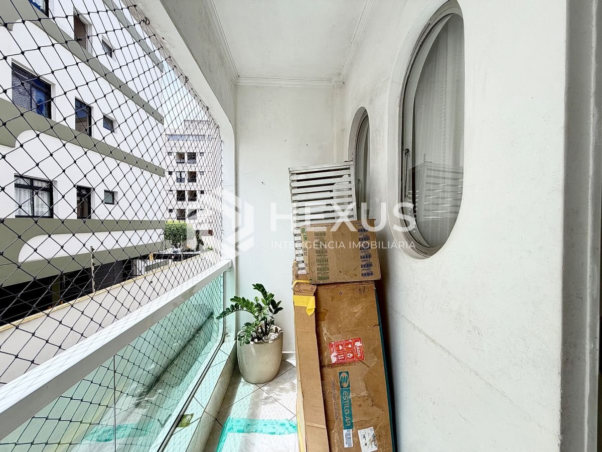 Foto 3 de Apartamento com varanda a 400m da praia no Tombo, Guarujá