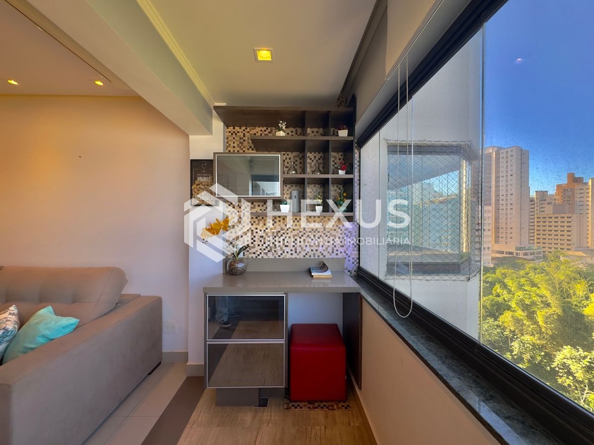 Foto 5 de Apartamento reformado com varanda vista mar e lazer na beira mar da praia no Tombo, Guarujá