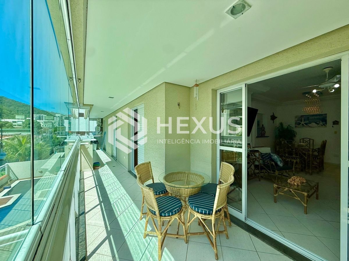 Foto 3 de Apartamento com varanda gourmet a poucos metros da praia