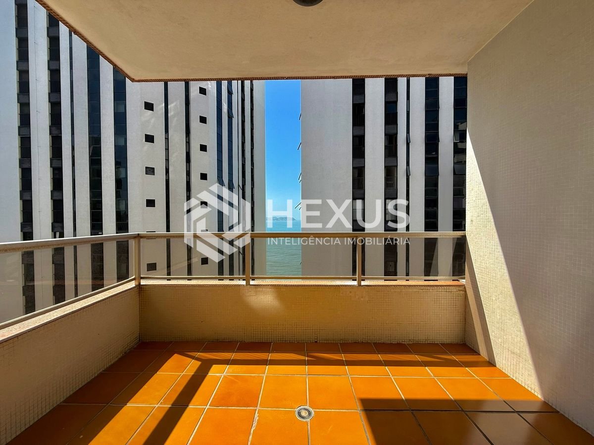 Foto 3 de Apartamento com varanda vista mar e lazer a 20m da praia no Jardim Astúrias, Guarujá