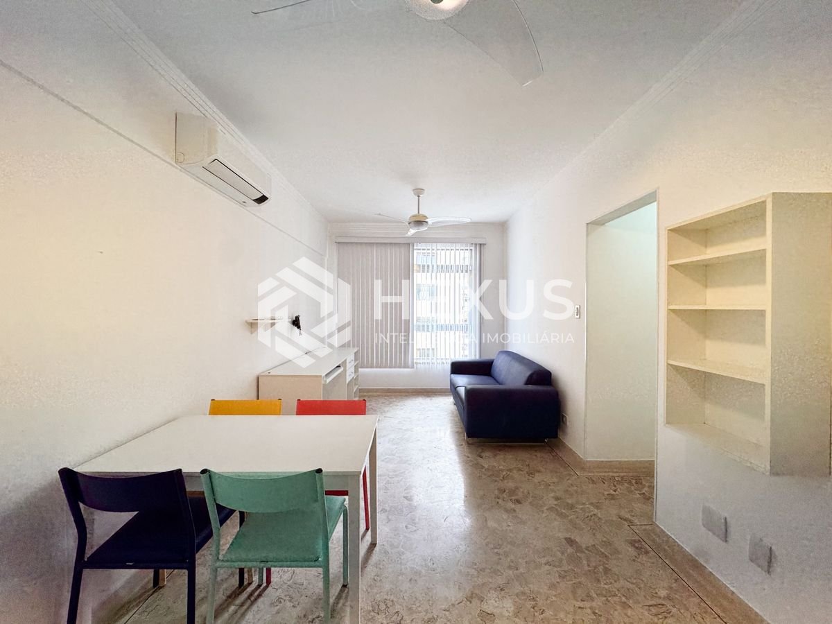 Foto 2 de Apartamento reformado a 200m da praia nas Pitangueiras, Guarujá