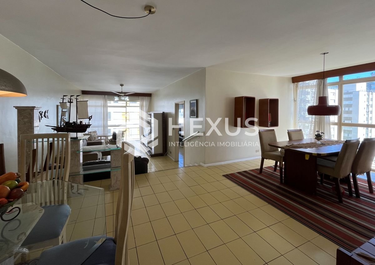 Foto 2 de Apartamento com varanda vista mar a 80m da praia nas Pitangueiras, Guarujá