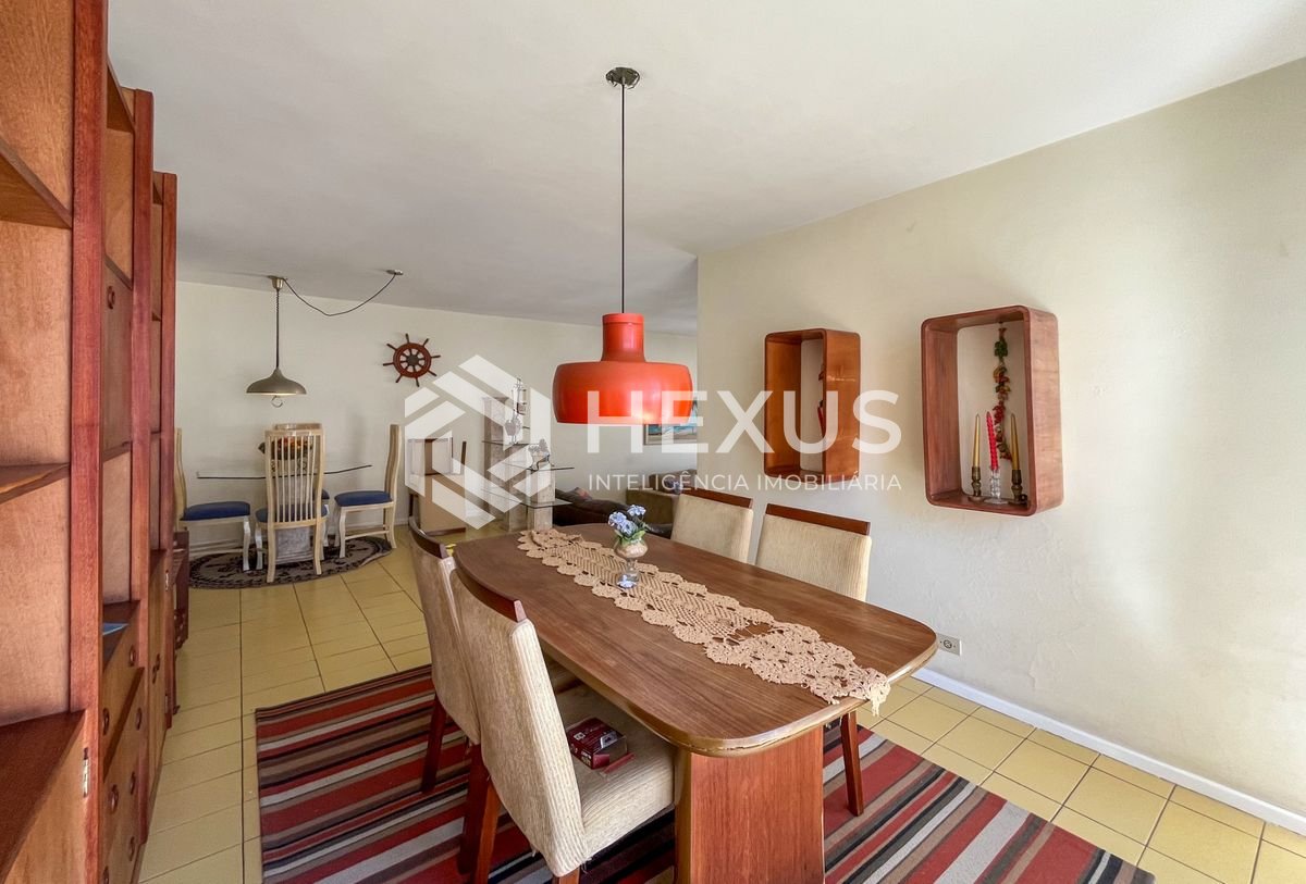 Foto 5 de Apartamento com varanda vista mar a 80m da praia nas Pitangueiras, Guarujá