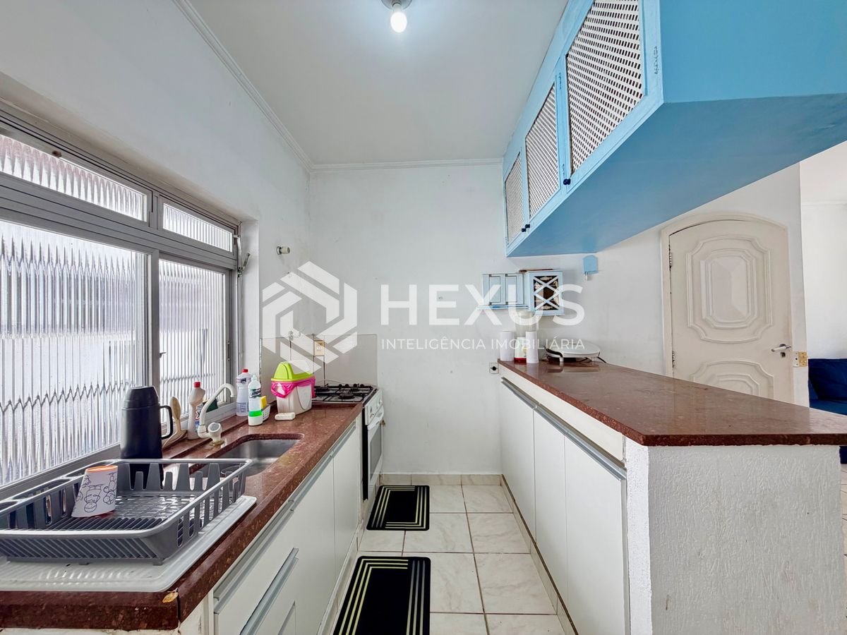 Foto 5 de Apartamento com varanda a 200m da praia na Enseada, Guarujá