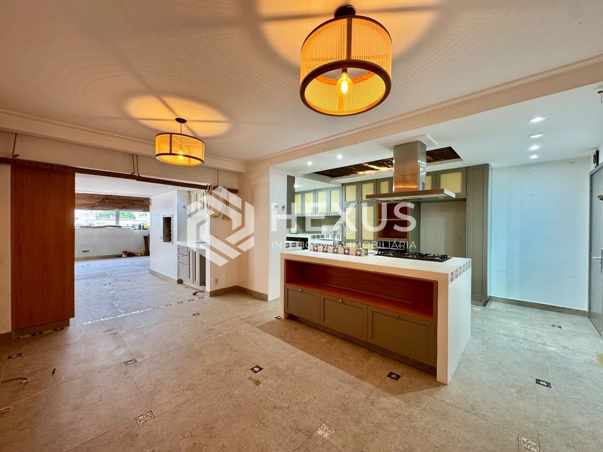 Apartamento reformado com varanda gourmet vista mar nas Pitangueiras, Guarujá