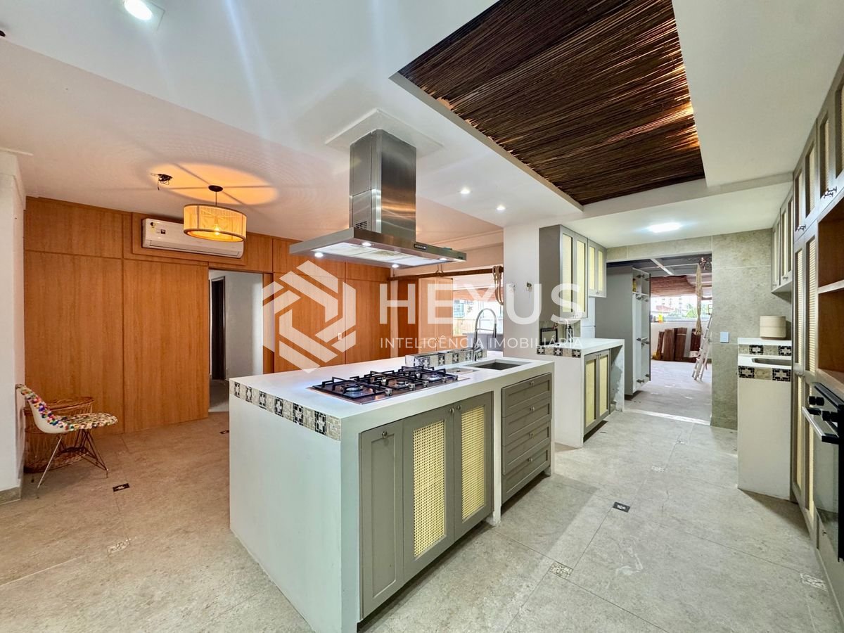 Foto 2 de Apartamento reformado com varanda gourmet vista mar nas Pitangueiras, Guarujá