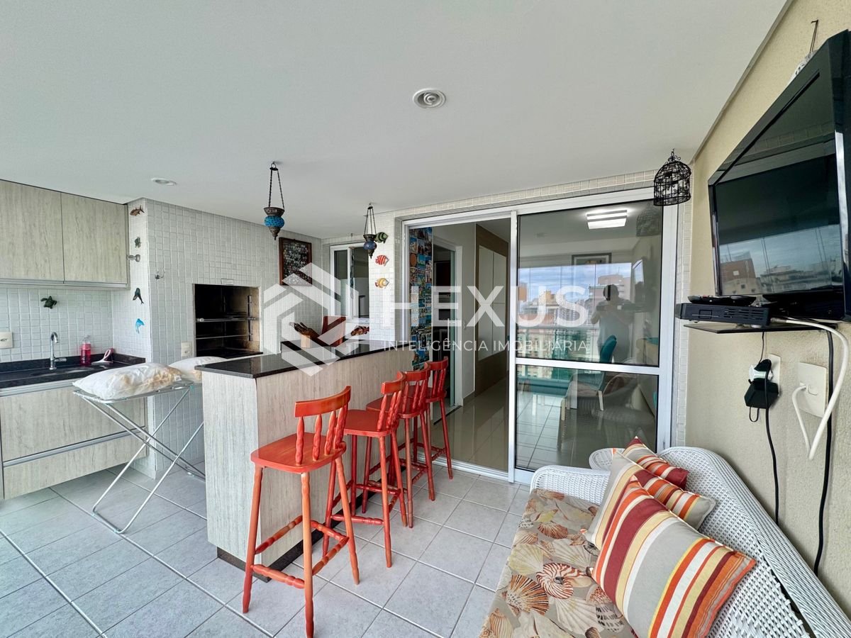 Foto 2 de Apartamento reformado com varanda gourmet e lazer nas Pitangueiras, Guarujá
