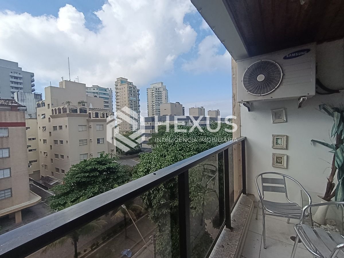 Foto 4 de Apartamento com varanda e lazer a 350m da praia na região da Brunella na Enseada, Guarujá