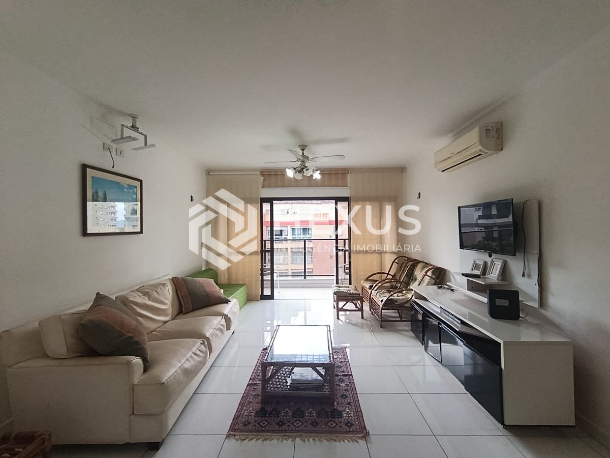 Foto 2 de Apartamento com varanda e lazer a 350m da praia na região da Brunella na Enseada, Guarujá