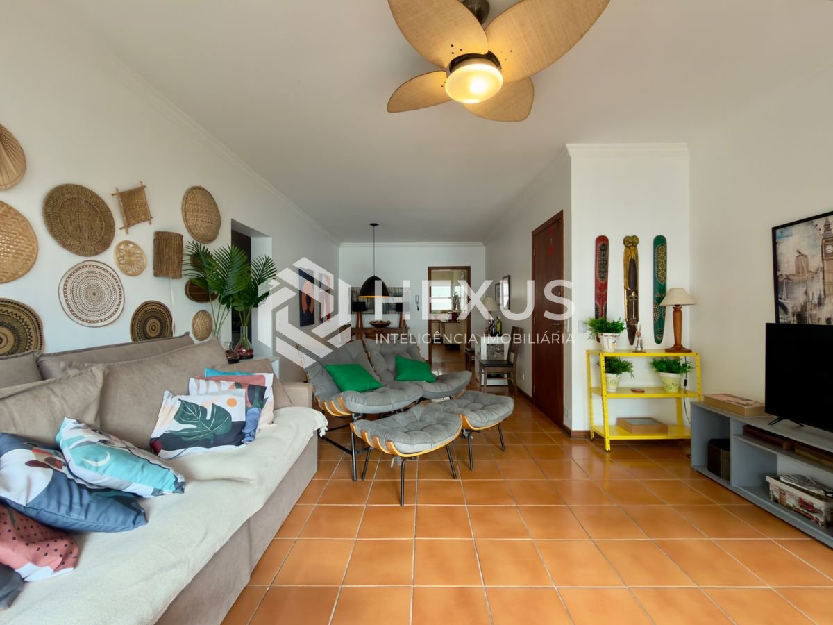 Foto 3 de Apartamento beira mar com varanda vista mar e lazer nas Pitangueiras, Guarujá