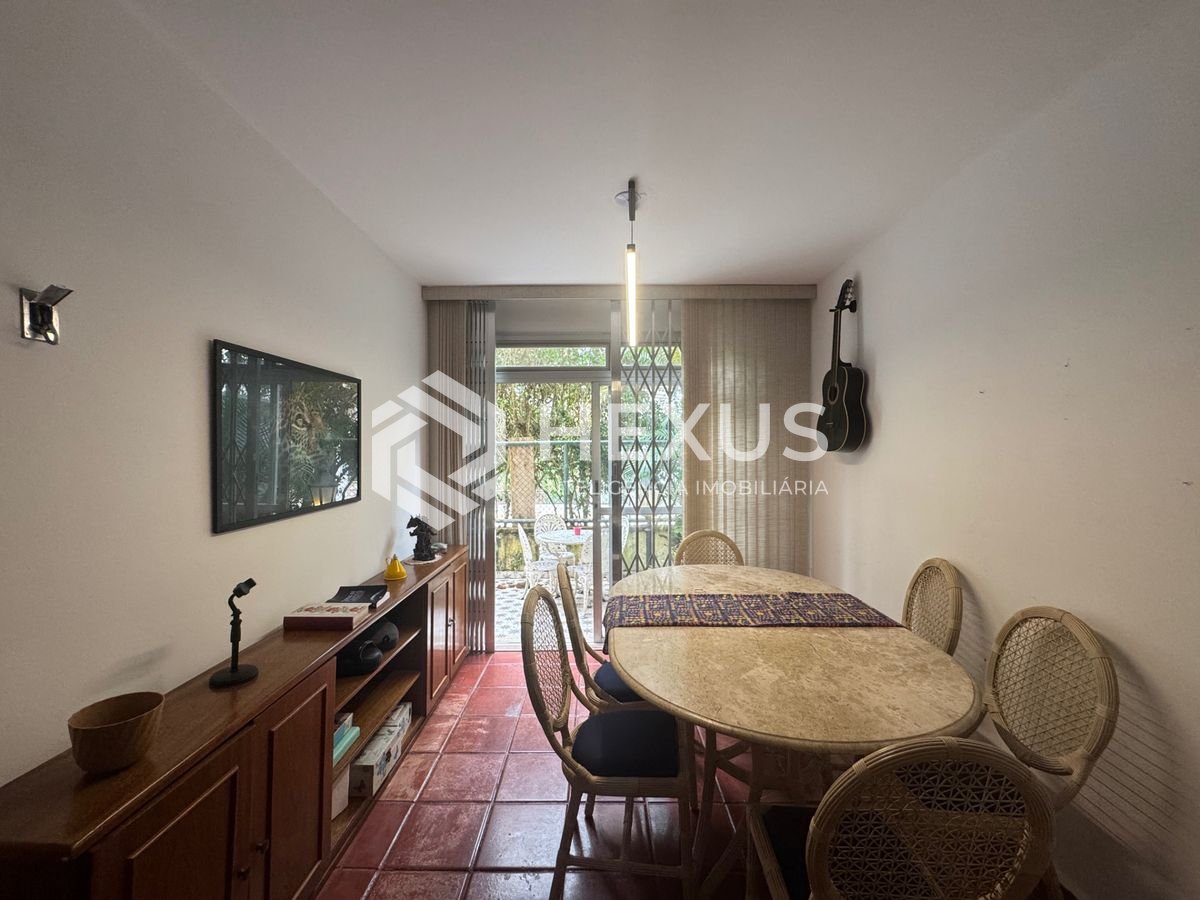 Foto 2 de Apartamento com lazer a 300m da praia na Enseada, Guarujá