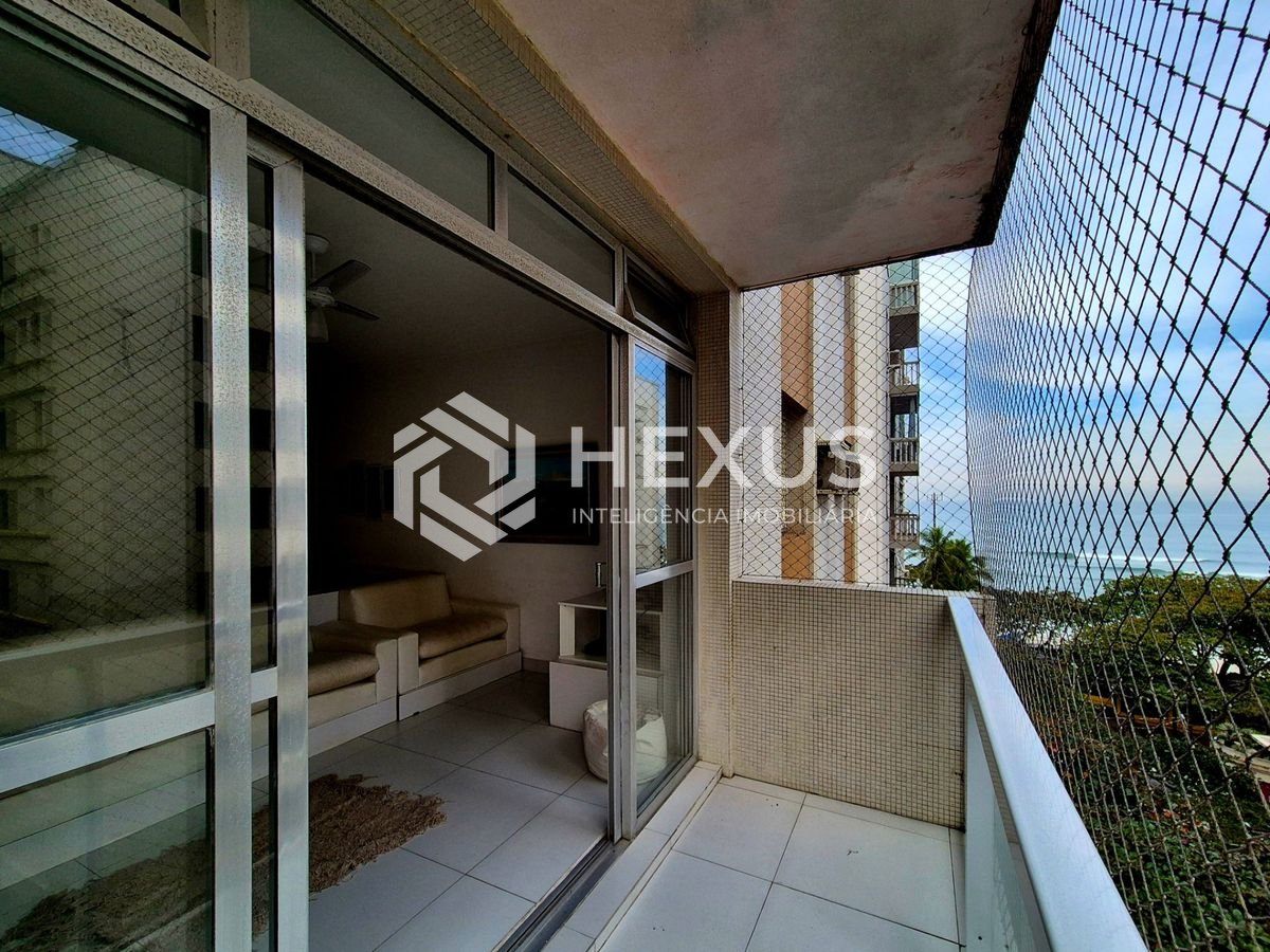 Foto 2 de Apartamento com varanda vista mar a 1 quadra da praia nas Pitangueiras, Guarujá