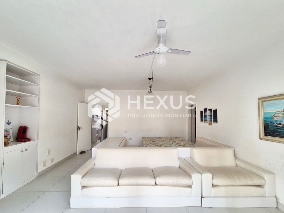 Foto 3 de Apartamento com varanda vista mar a 1 quadra da praia nas Pitangueiras, Guarujá