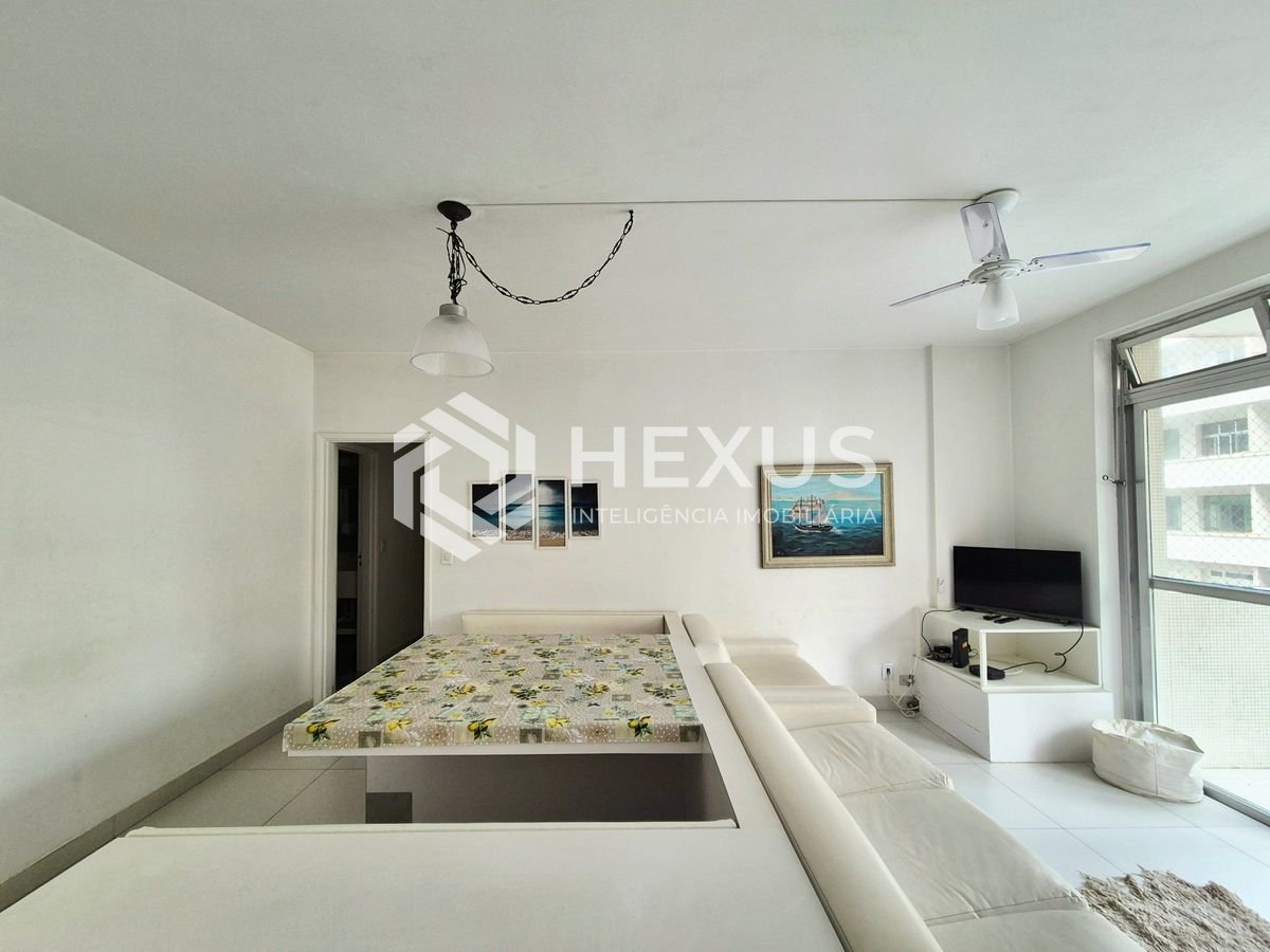 Foto 5 de Apartamento com varanda vista mar a 1 quadra da praia nas Pitangueiras, Guarujá