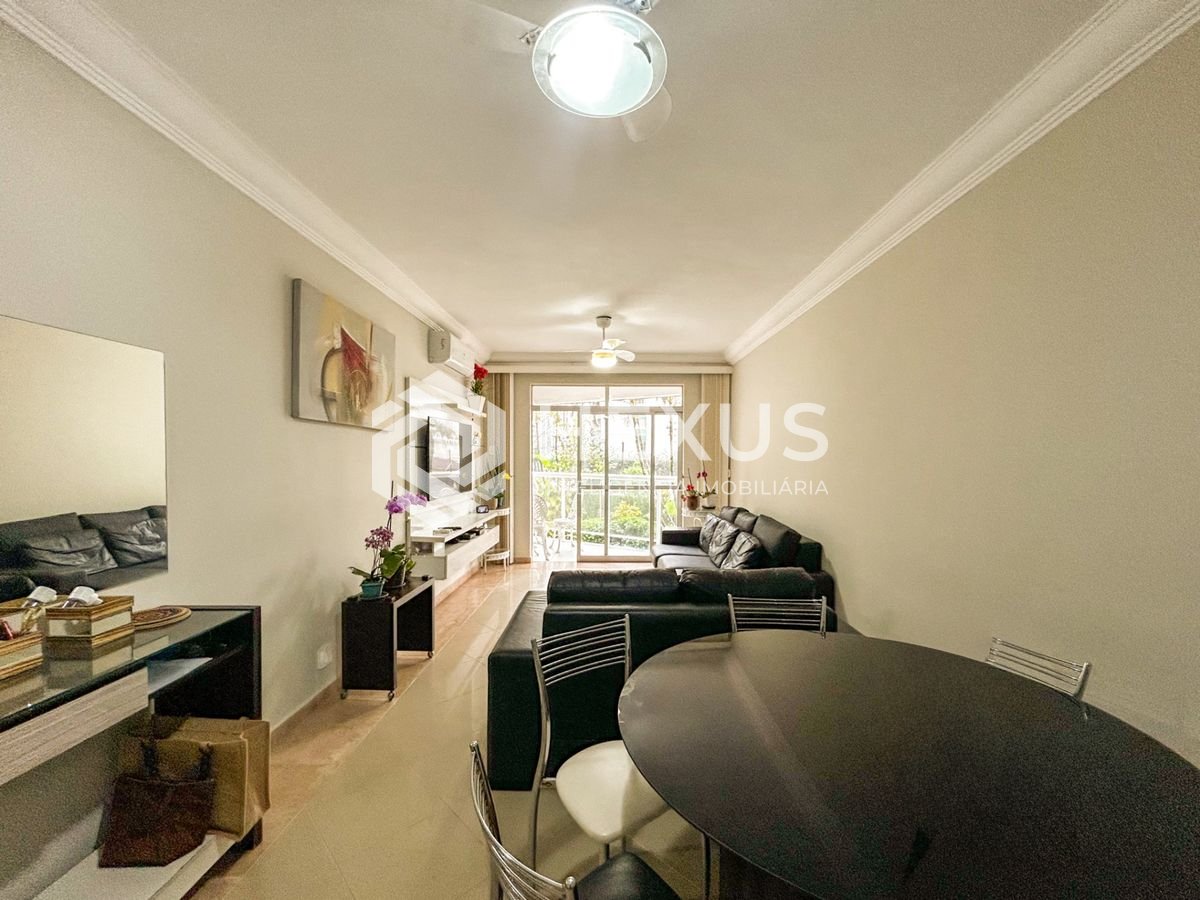 Foto 5 de Apartamento reformado com varanda a 600m da praia no Jardim Astúrias, Guarujá