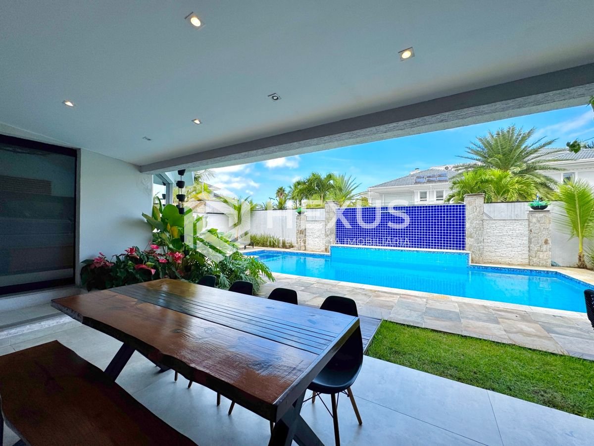 Foto 4 de Casa reformada com piscina e área gourmet no Jardim Acapulco, Guarujá