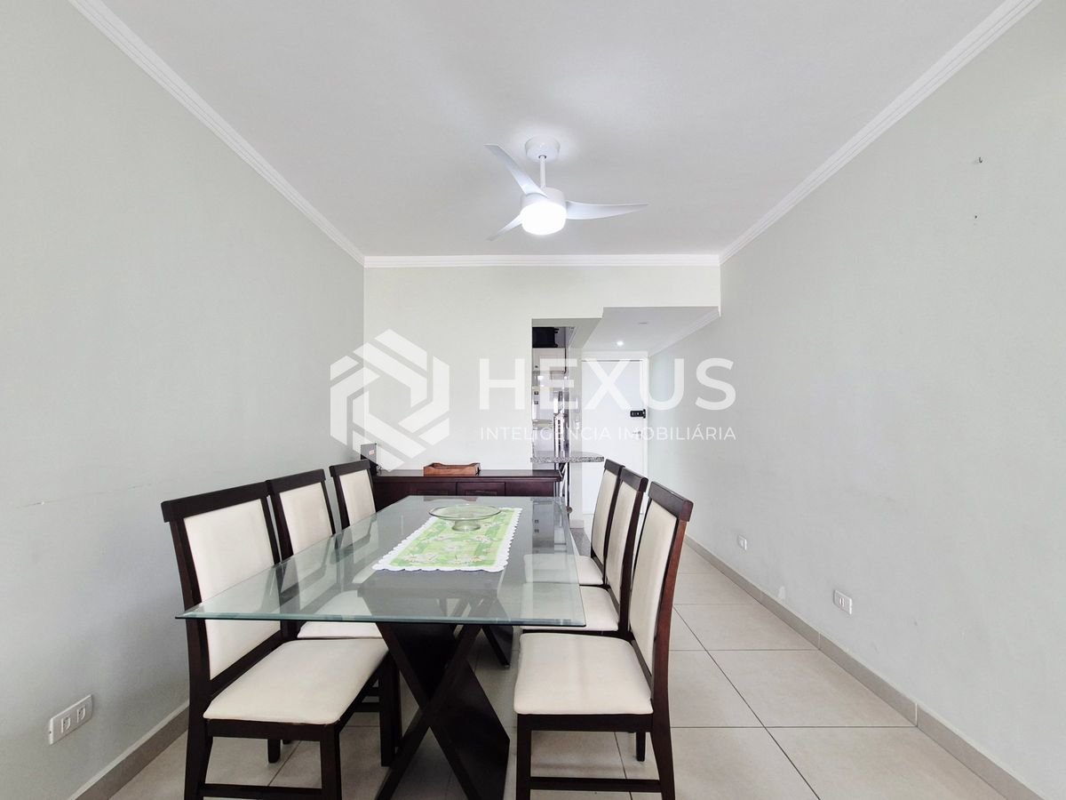 Foto 4 de Apartamento reformado com varanda a 1 quadra da praia nas Pitangueiras, Guarujá