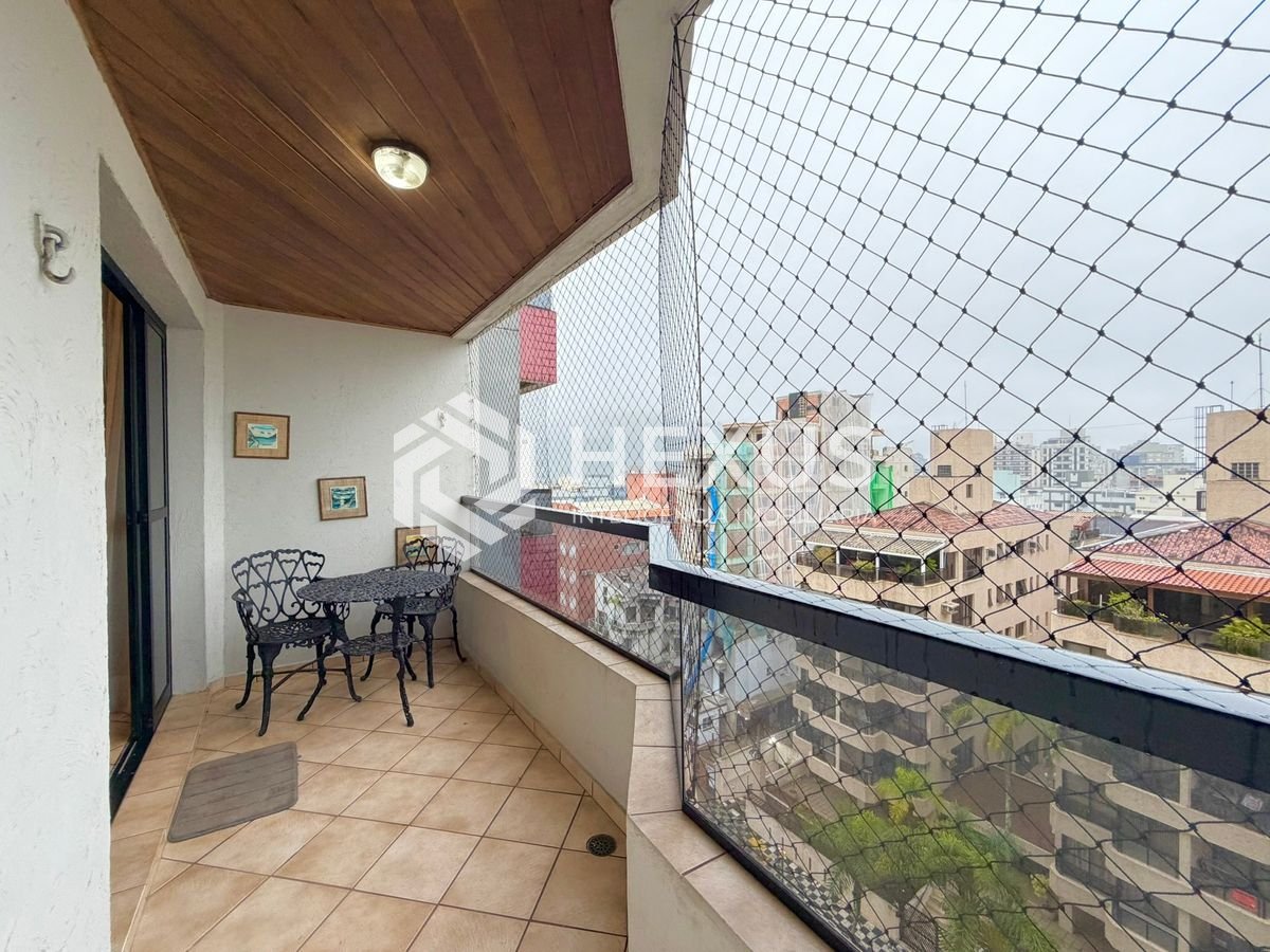 Foto 5 de Apartamento com varanda e lazer a 400m da praia na Enseada, Guarujá