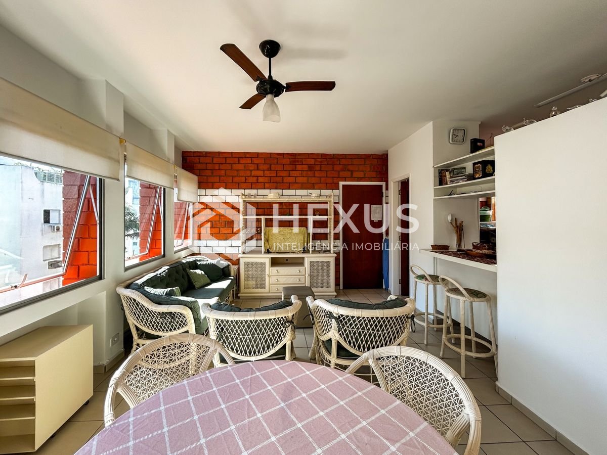 Foto 2 de Apartamento Duplex a 300m da praia na Enseada, Guarujá
