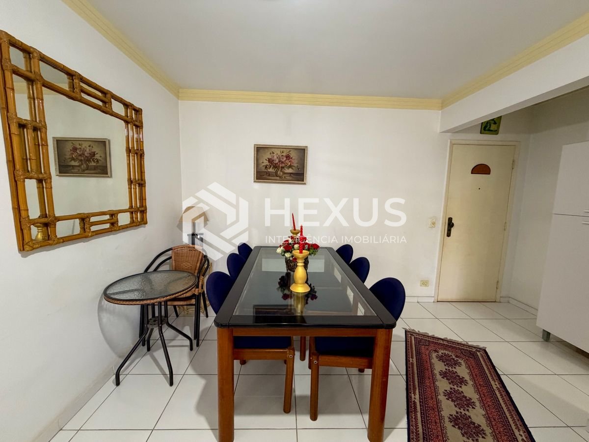 Foto 4 de Apartamento reformado com varanda a 500m da praia na região do Jardim São Miguel na Enseada, Guarujá