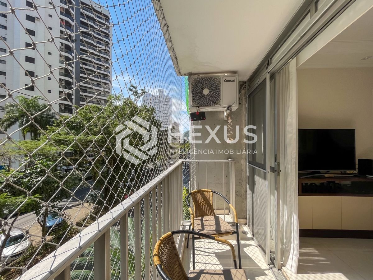 Foto 3 de Apartamento com varanda e lazer a 150m da praia na região da Barra Funda nas Pitangueiras, Guarujá
