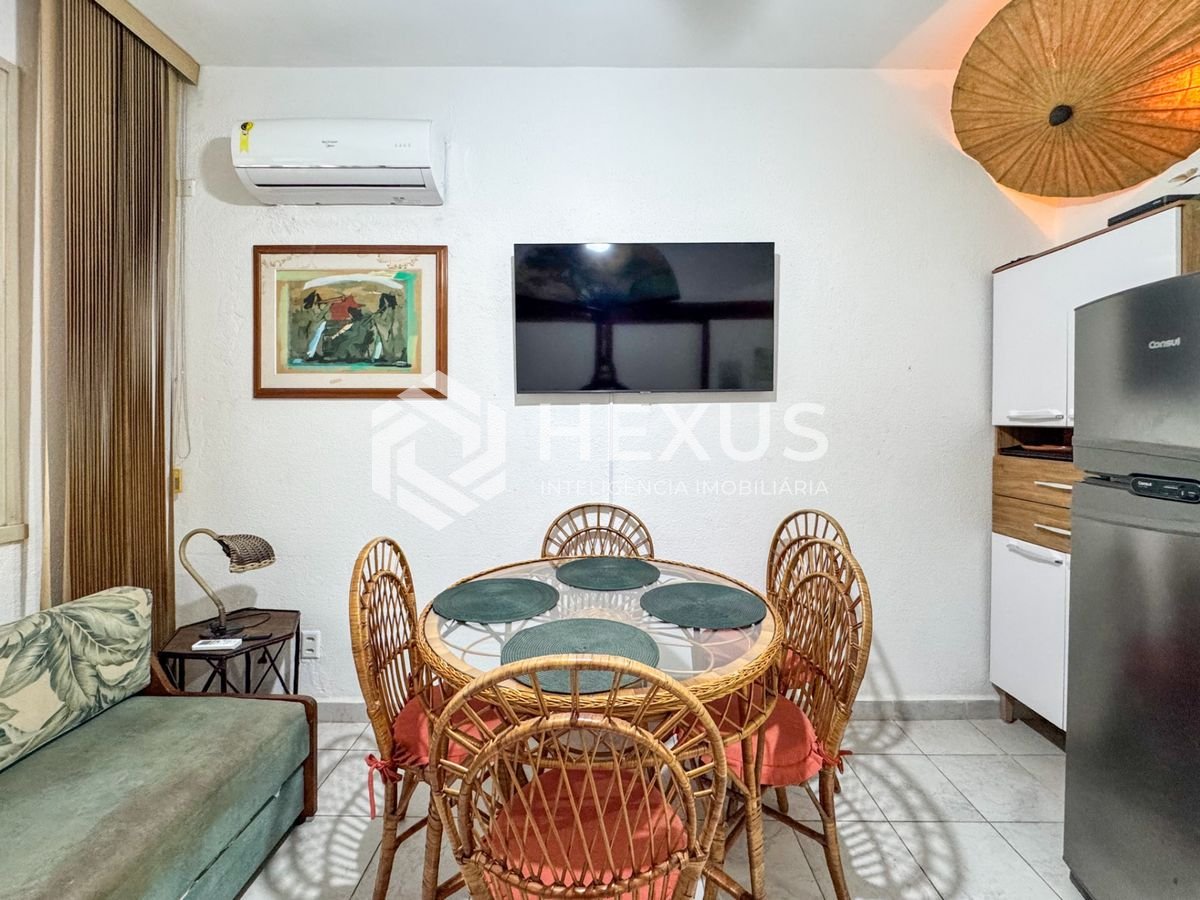 Foto 4 de Apartamento reformado a 1 quadra da praia na região da Barra Funda nas Pitangueiras, Guarujá