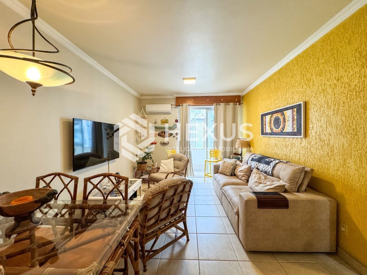 Foto 5 de Apartamento reformado com varanda vista mar nas Pitangueiras, Guarujá