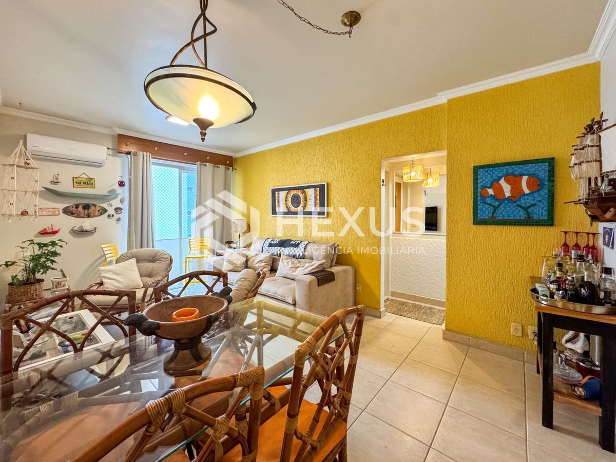 Foto 4 de Apartamento reformado com varanda vista mar nas Pitangueiras, Guarujá