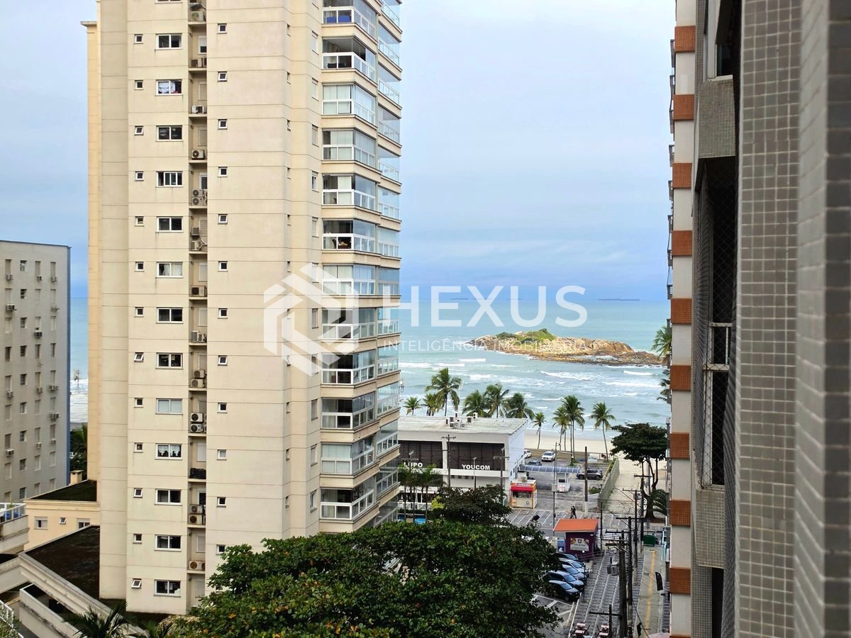 Foto 2 de Apartamento com varanda vista mar a 100m da praia nas Pitangueiras, Guarujá