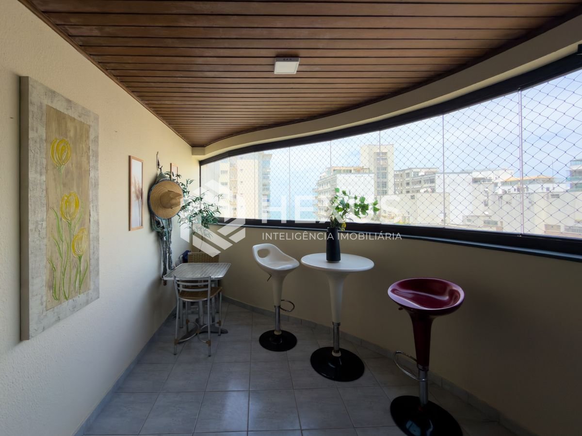 Foto 2 de Apartamento reformado com varanda vista mar e lazer nas Pitangueiras, Guarujá
