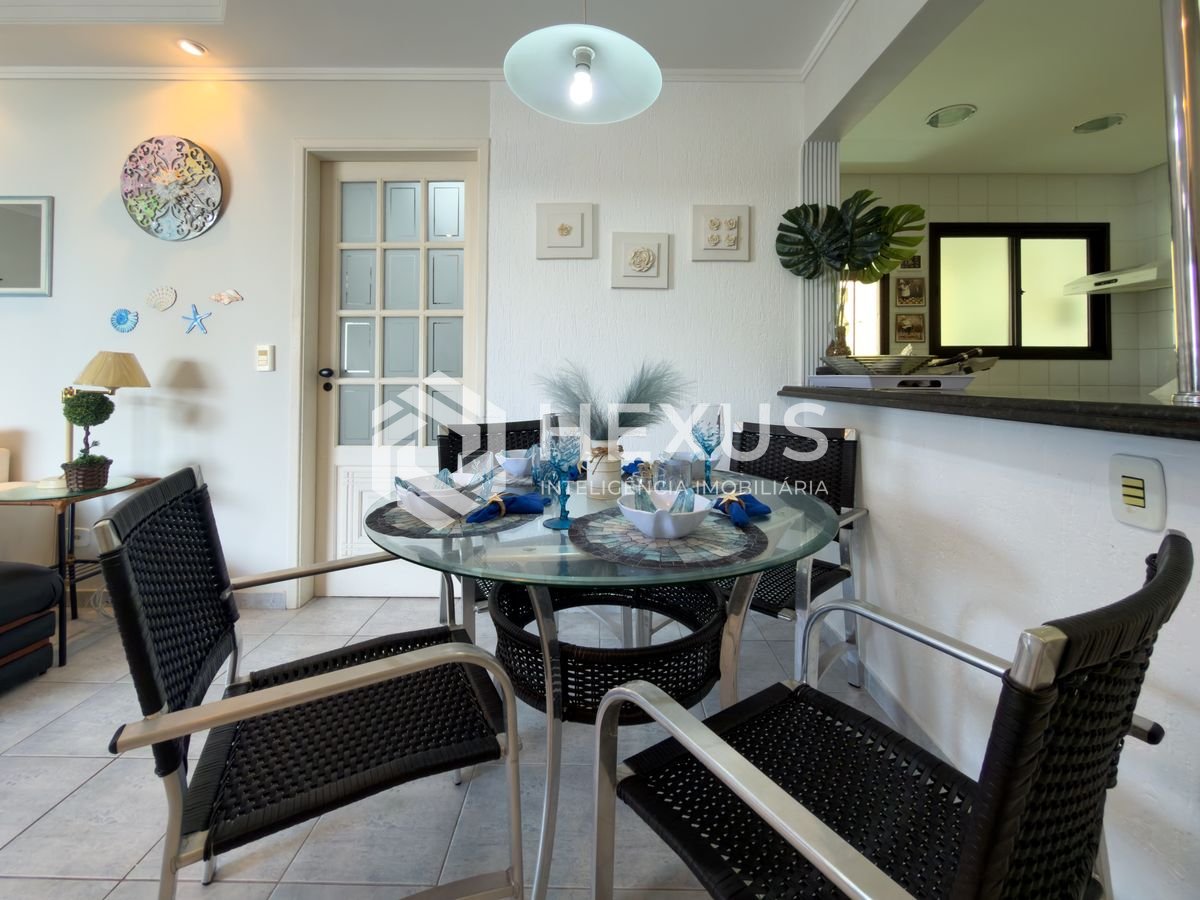 Foto 5 de Apartamento reformado com varanda vista mar e lazer nas Pitangueiras, Guarujá
