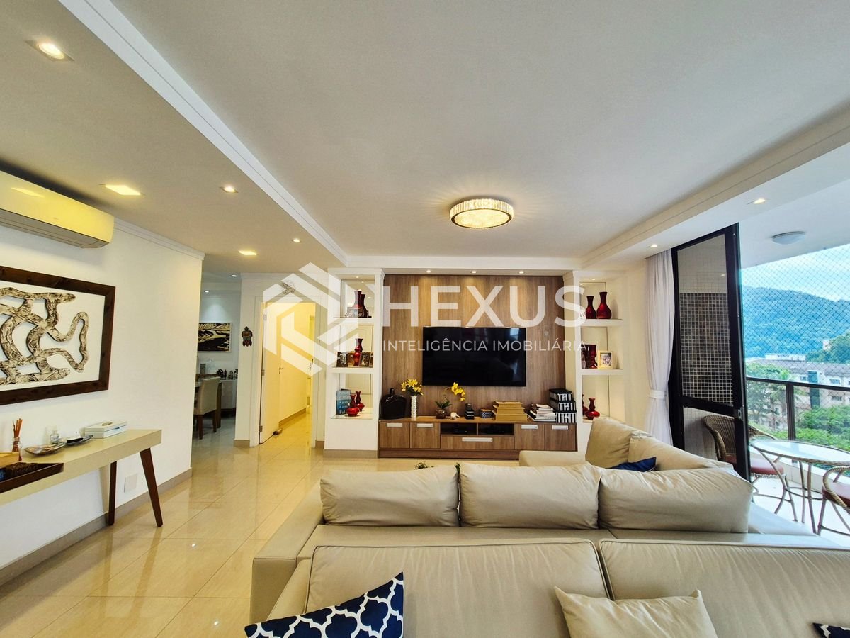 Foto 4 de Apartamento com varanda e lazer a 2 quadras da praia na região da Vila Maia nas Pitangueiras, Guarujá