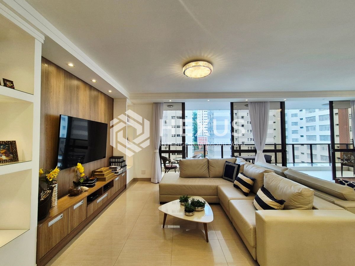 Foto 5 de Apartamento com varanda e lazer a 2 quadras da praia na região da Vila Maia nas Pitangueiras, Guarujá