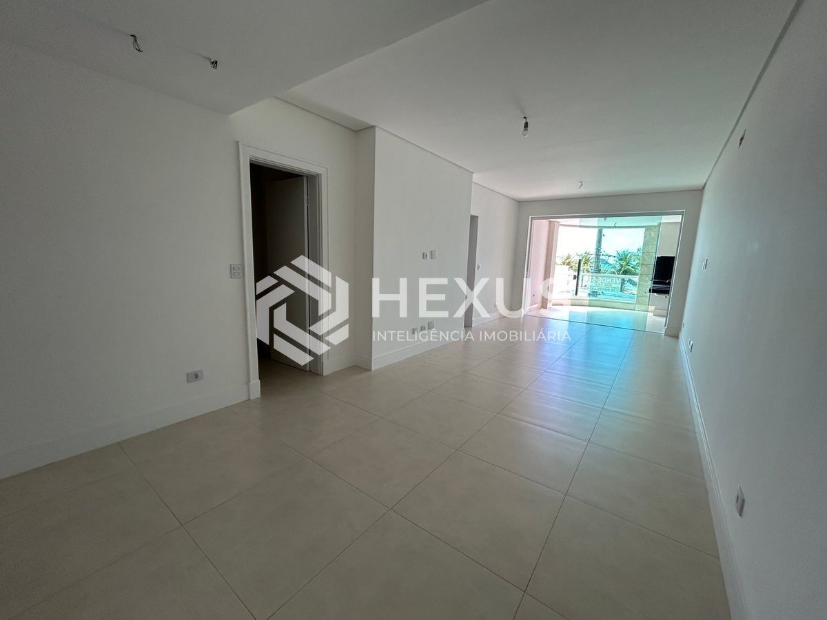 Foto 5 de Apartamento frente mar com varanda gourmet vista mar e lazer na região da Brunella na Enseada, Guarujá